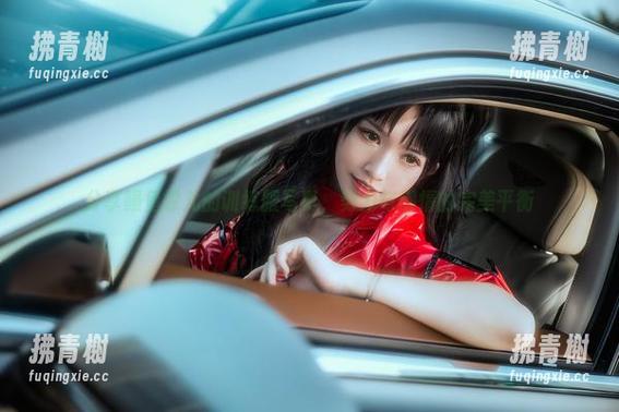 分享鳗鱼霏儿的训练服写真，努力与懒惰的完美平衡